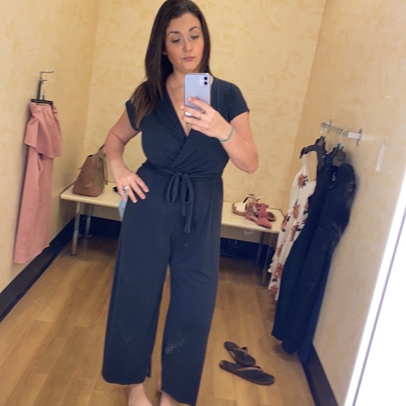 Meet Your Poshmark Buyer & Seller - Picture 5 of 5